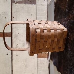 Longaberger basket woven 1985 with handle vintage